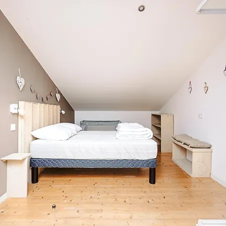 Maison Boyardville Piscine 度假居 *